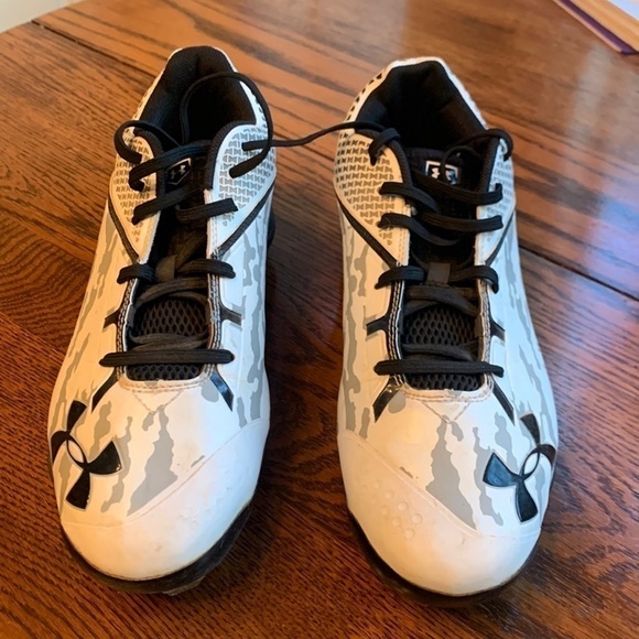 UNDER Armour white and black Deception cleats - Picture 2 of 11